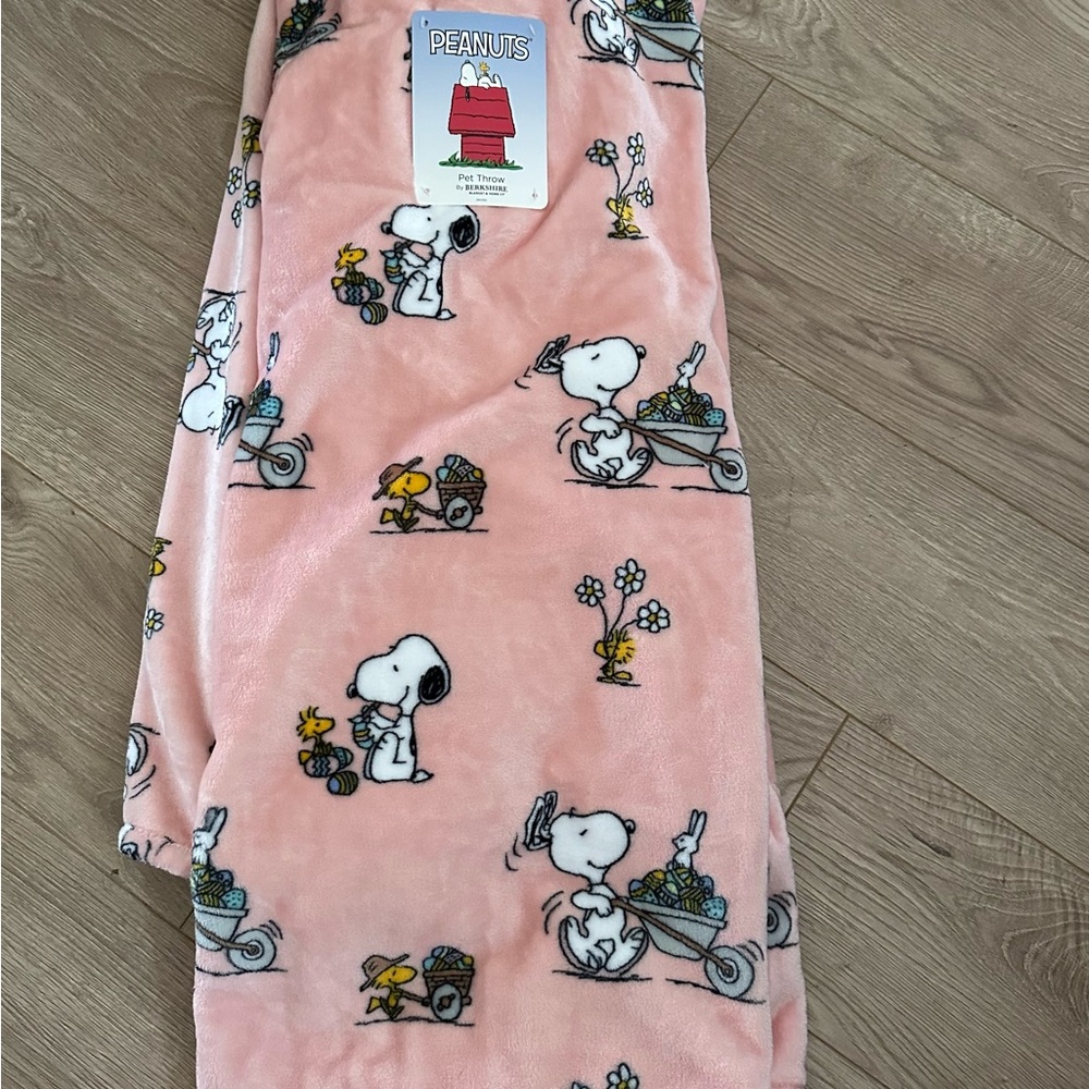 Peanuts Pink Easter blanket!